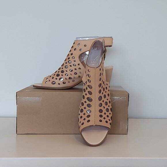 L'Artiste Spring Step Leather Dova Sandals - Size 38 (US 7.5) - Picture 3 of 9